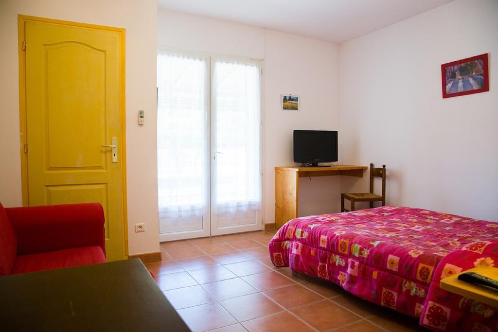 Appartements " Le Clos De La Cerisaie" Castillon-du-Gard Εξωτερικό φωτογραφία