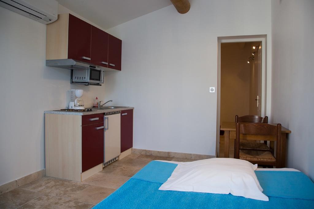 Appartements " Le Clos De La Cerisaie" Castillon-du-Gard Εξωτερικό φωτογραφία