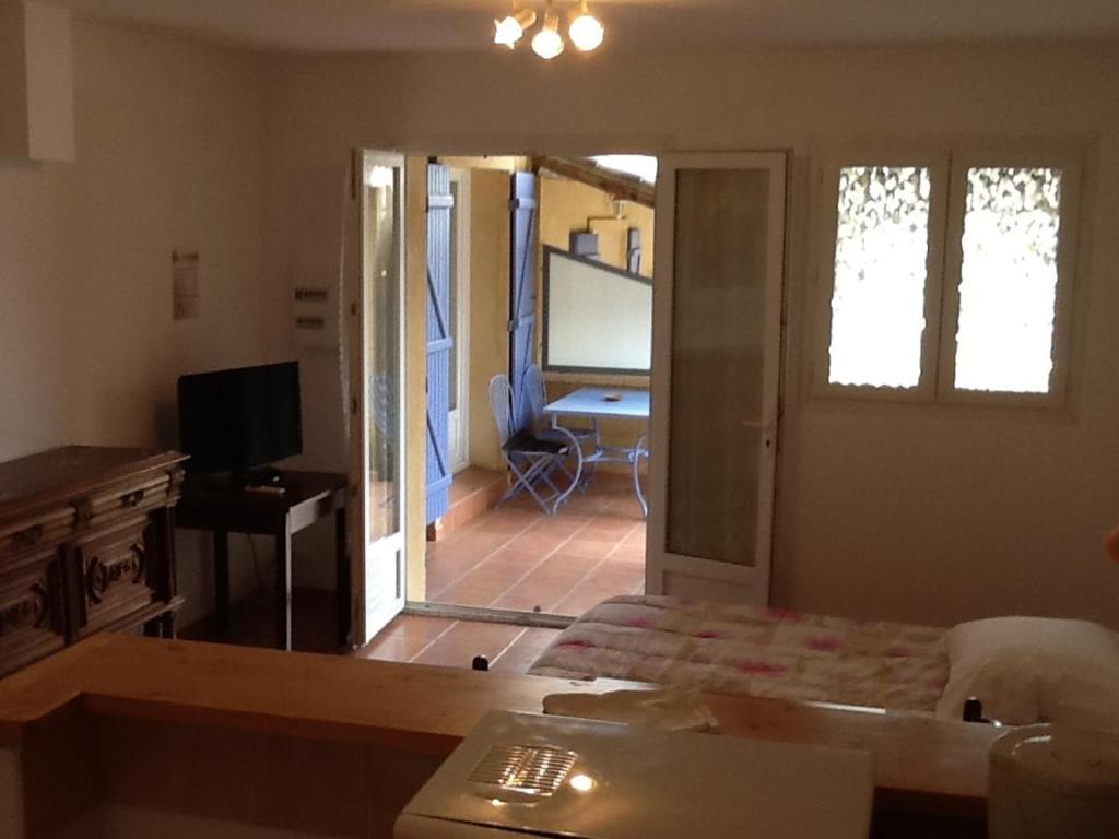 Appartements " Le Clos De La Cerisaie" Castillon-du-Gard Δωμάτιο φωτογραφία
