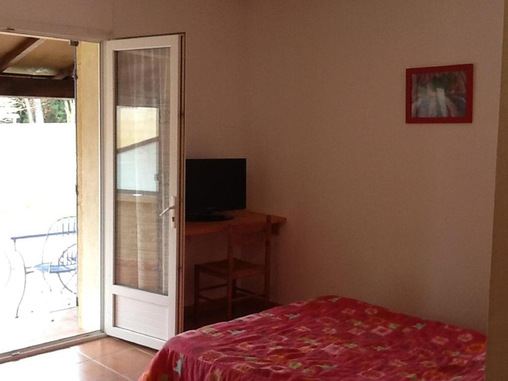Appartements " Le Clos De La Cerisaie" Castillon-du-Gard Δωμάτιο φωτογραφία